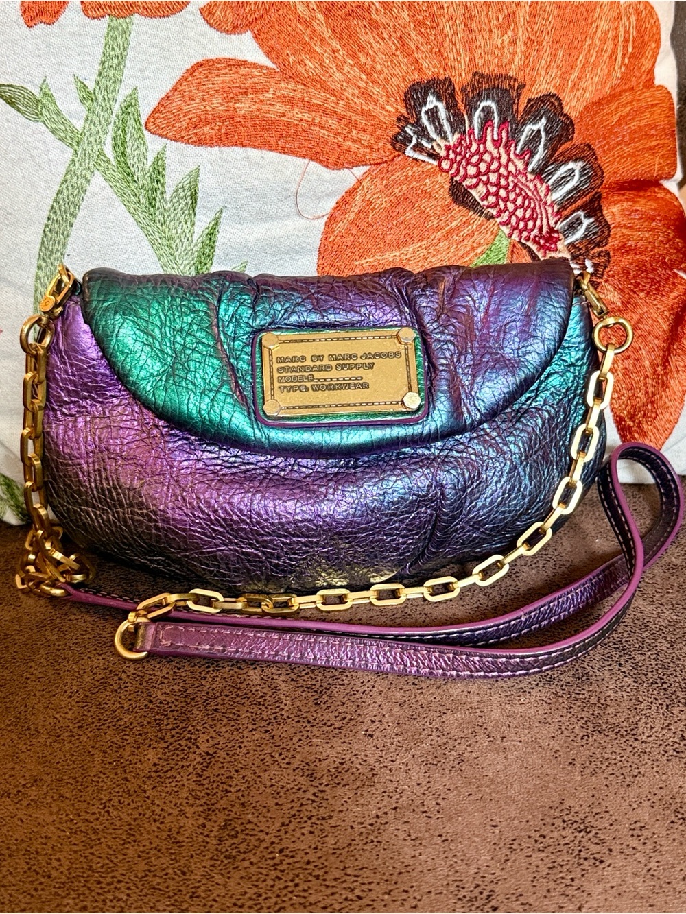 MARC JACOBS LEATHER CROSSBODY CLUTCH IRIDESCENT COLORSHIFT CLASSIC Q KARLIE VGUC